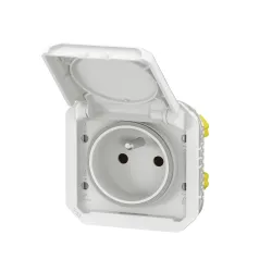 PLEXO NEW - GNIAZDO 2P+Z ZACISKI ŚRUBOWE MECHANIZM 16 A - 250 V~ BIAŁE