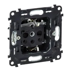 VALENA ALLURE MECHANIZM GNIAZDO 1X Z/U Z PRZESŁONAMI ZACISKI ŚRUBOWE 16A 250V