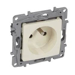 NILOE MODUŁ KREM GNIAZDO 1X Z/U Z PRZESŁONAMI ZACISKI SPRĘŻYNOWE 16A 250V